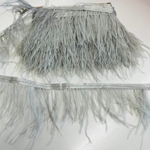 Šviesiai pilkos stručio plunksnos, 8-11cm, 1m 02271