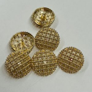 Auksinė metalinė saga, kvadratėliai iš taškiukų, 25mm, 1vnt 02346