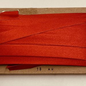 Atlasinė raudona kantavimo juostelė, 18mm, 1m 011820/162