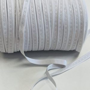 Balta petnešėlių guma „Rožytės”, 11mm, 1m FL390/101