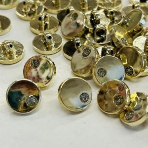 Plastikinė auksinė sagutė, 11mm, 1vnt 45718/032