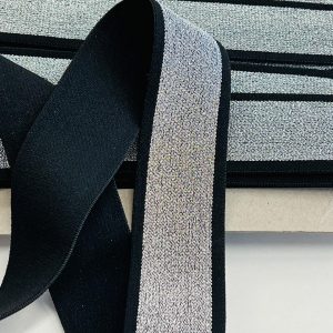 Juoda, sidabriniu blizgučiu, 4cm pločio minkšta guma, 1m G143138/031