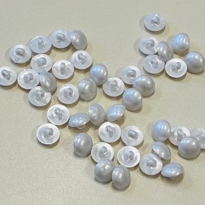 Perlo baltumo, apvali sagutė ant kojelės, 13mm, 1vnt B10/0124/103