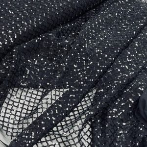 Siuvinėtas žvyneliais, rombiukų forma, juodas tinklelis, 1m 2561