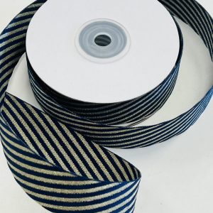 Dvipusė dekoratyvinė juostelė „Skersos linijos”, tamsiai mėlyna/auksinė, 23mm, 1m YC2275