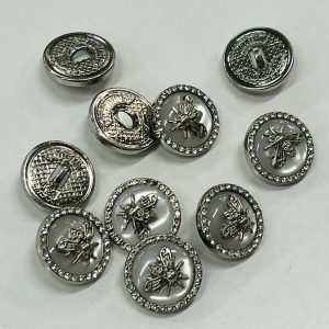 Sidabrinė sagutė „Musė baltam perle”, puošta akutėm, 18mm, 1vnt 02541