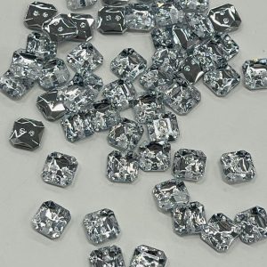Plastikinė kvadratinė skaidri sagutė, 11mm, 1vnt 02568