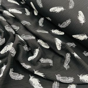 Juodas muslinas „Plunksnos”, 1m 2609