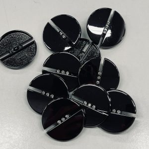 Juodo metalo spalvos metalinė saga „3 akutės”, 23mm, 1vnt 02583
