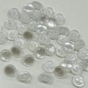 Balta perlamutrinė sagutė ant kojelės, 11mm, 1vnt 00127