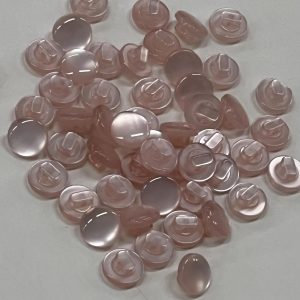 Šviesiai rožinė, perlamutrinė sagutė ant kojelės, 11mm, 1vnt 02591