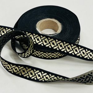 Juoda žakardinė juostelė siuvinėta auksu, 16mm, 1m 1016069