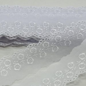 Siuvinėti medvilniniai balti nėriniai, 52mm, 1m C086/101