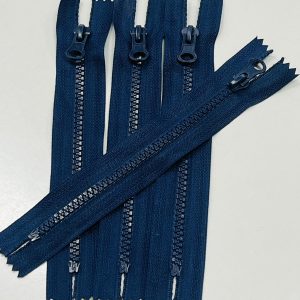 Tamsiai mėlynas neatsegamas užtrauktukas, 16cm, plastikiniais dantukais, 1vnt 16TR/330