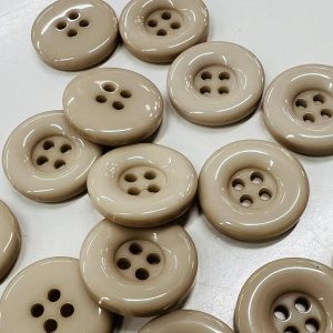 Kreminė plastikinė saga putliais kraštais, 20mm, 1vnt 02762