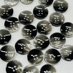 Pilka perlamutrinė plastikinė saga, 25mm, 1vnt 02793