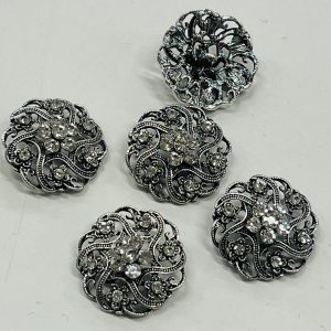 Sidabrinė saga „Skaidrių akmenukų gėlytė”, 24mm, 1vnt 02819