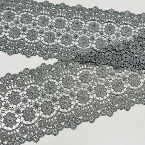 Pilka nėrinių juosta gėlytėmis, 11cm, 1m 02814