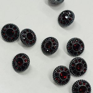 Juodo metalo saga iš raudonų akučių, 15mm, 1vnt 02870