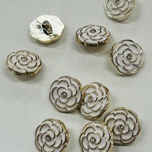Auksinė saga „Balta gėlytė”, auksiniais raižiniais, 21mm, 1vnt 02915
