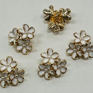 Auksinė saga „3 baltos gėlytės”, 22mm, 1vnt 02939