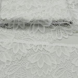 Elastinė pieno baltumo nėrinių juosta, 9cm, 1m 02945