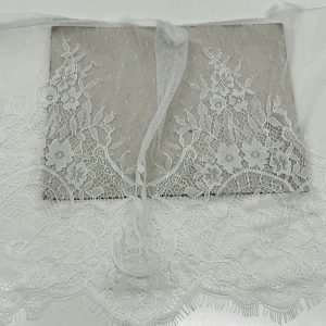 Pieno baltumo nėrinių juosta, 30cm pločio, klasikinio rašto, 1m 02954