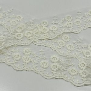 Šampano spalvos nėrinių juosta, 5,5cm pločio, 1m 02979