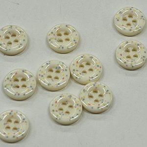 Gelsva plastikinė sagutė margais taškiukais, 11mm, 1vnt 02989