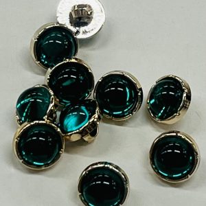 Auksinė sagutė „Žalias skaidrus perliukas auksiniam apvadėlyje”, 13mm, 1vnt 02996