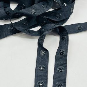 Juoda juostelė su spaudėmis, 1m 00984