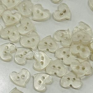 Plastikinė perlamutrinė sagutė „Širdelė”, 12mm, 1vnt 03036