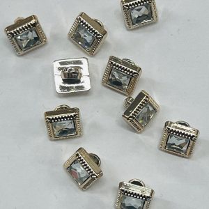 Plastikinė sagutė „Kvadratinis kristalas”, 9mm, 1vnt 03057