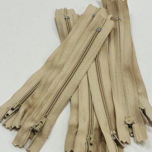 Šviesiai rudas spiralinis užtrauktukas, 14cm, Nr.3, 1vnt 14s/277