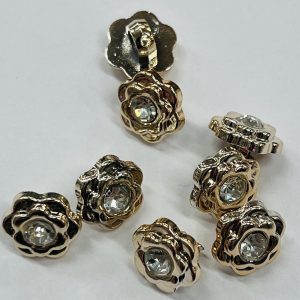 Plastikinė sagutė „Gėlytė auksiniam rėmely”, 10mm, 1vnt 00190