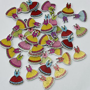 Medinė sagutė „Suknelė”, 30*23mm, 1vnt 00539