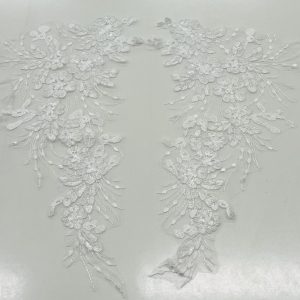 Pieno baltumo nėriniai su žvyneliais, 42*23cm, 1vnt 01194