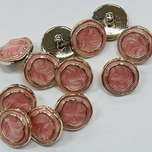 Rožinė plastikinė  sagutė „Meniškas perlamutras”, 18mm, 1vnt 03135