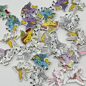 Medinė sagutė „Vienaragis”, 3cm, 1vnt 00630
