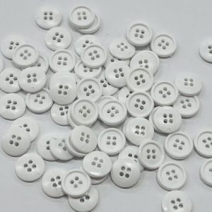 Apvali, plastikinė, 4 skylučių balta saga, 15mm, 1vnt 1924K101