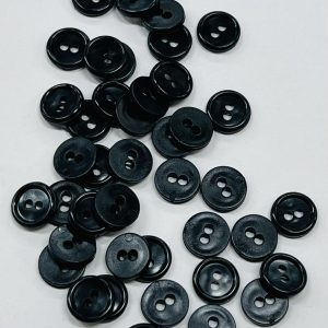 Apvali, plastikinė, 2 skylučių juoda sagutė, 11mm, 1vnt 1818K332
