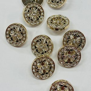Auksinė plastikinė sagutė, ornamentai kristaluose, 21mm, 1vnt 03142