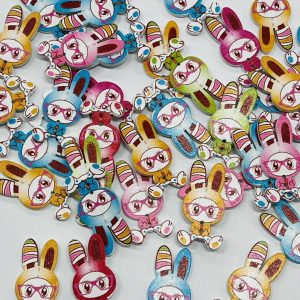 Medinė vaikiška sagutė „Akiniuotas zuikis”, 4cm, 1vnt 00944