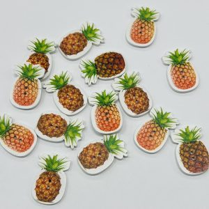 Medinė vaikiška sagutė „Ananasas”, 3,5cm, 1vnt 01098
