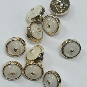 Peralmutrinė sagutė auksiniu apvadėliu „Auksinis taškiukas”, 11mm, 1vnt 03183