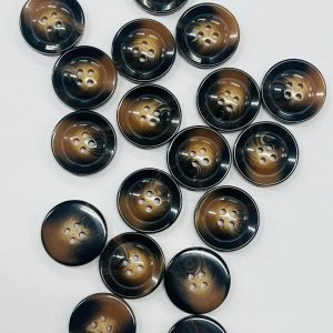 Plastikinė rudai marga saga, 25mm, 1vnt 03201