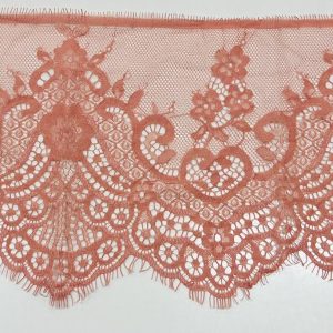 Pelenų persikinė nėrinių juosta, 18cm, klasikinio rašto, 1m 03284