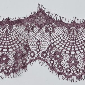 Pelenų alyvinė nėrinių juosta, 9,5cm, kabančiais siūlais, 1m 01443