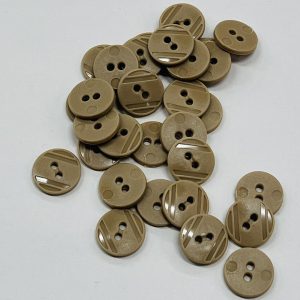 Plastikinė šviesiai ruda sagutė, 1,5cm, 1vnt 182413