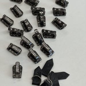 Kailinių užsegimai, puošti akutėmis, juodo metalo, 1vnt 02288
